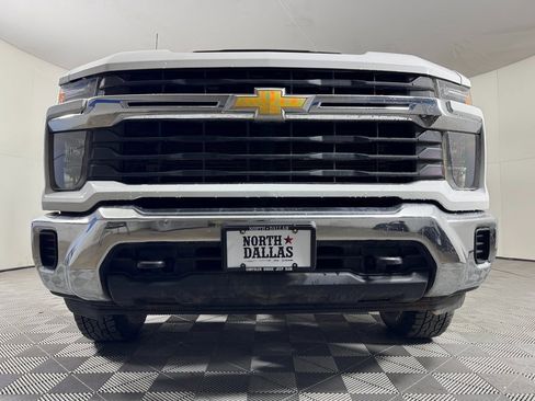 Used 2024 Chevrolet Silverado 2500 LT image 9