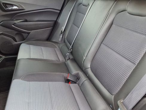 Used 2025 Chevrolet Trax LT FWD image 6