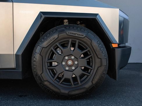 Used 2024 Tesla Cybertruck AWD Crew Cab image 37