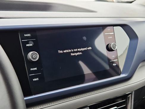 Used 2024 Volkswagen Taos SE image 19