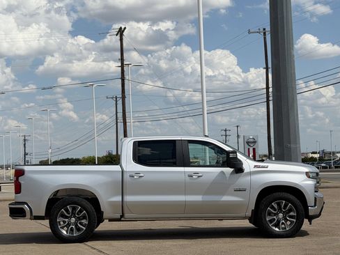 Used 2021 Chevrolet Silverado 1500 LT w/ Z71 Off-Road Package AWD/4WD image 3