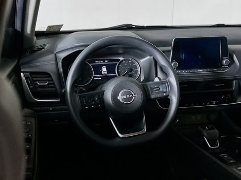 Used 2024 Nissan Rogue SV image 17