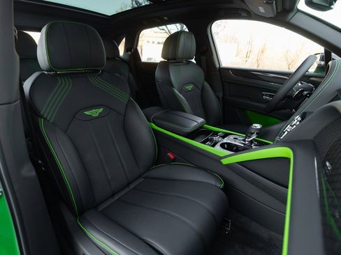 Used 2025 Bentley Bentayga S Black Edition image 32