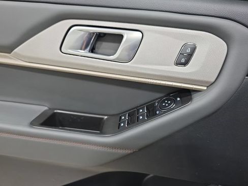 Used 2026 Ford Explorer Active AWD/4WD image 28