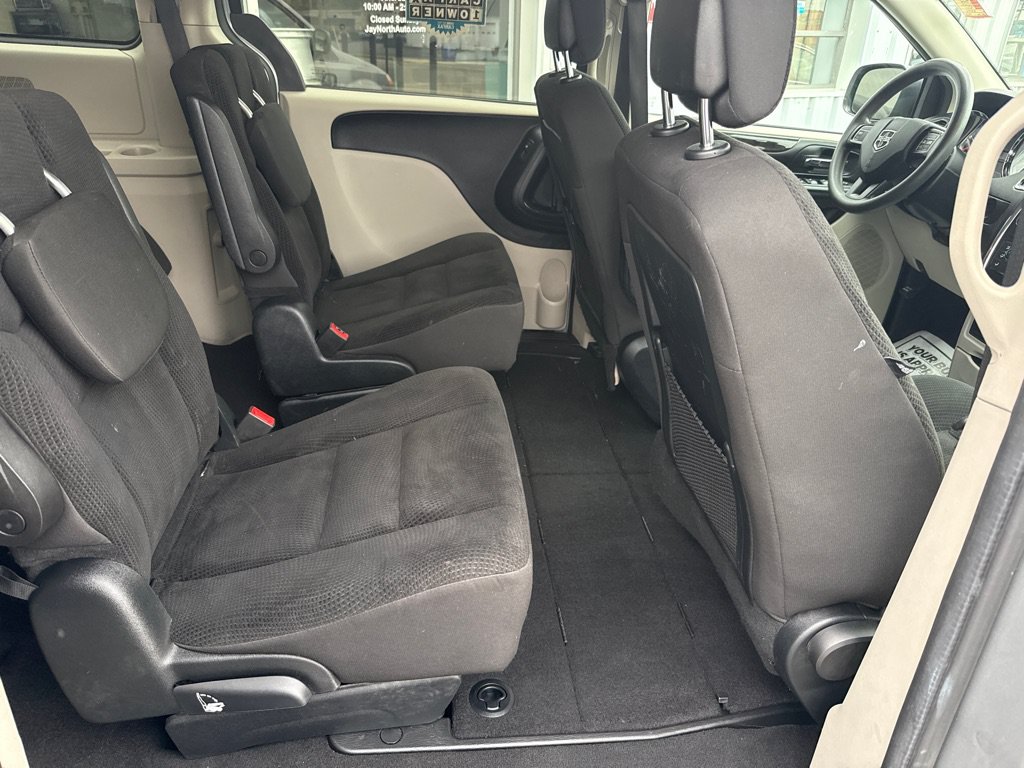 Used 2020 Dodge Grand Caravan SE FWD image 13