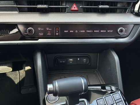 Used 2025 Kia Sportage SX FWD image 22