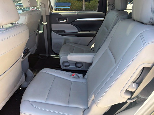 Used 2019 Toyota Highlander XLE FWD image 10