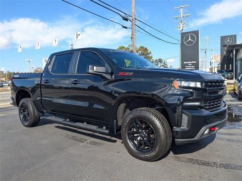 Used 2021 Chevrolet Silverado 1500 LT Trail Boss w/ Convenience Package II image 3