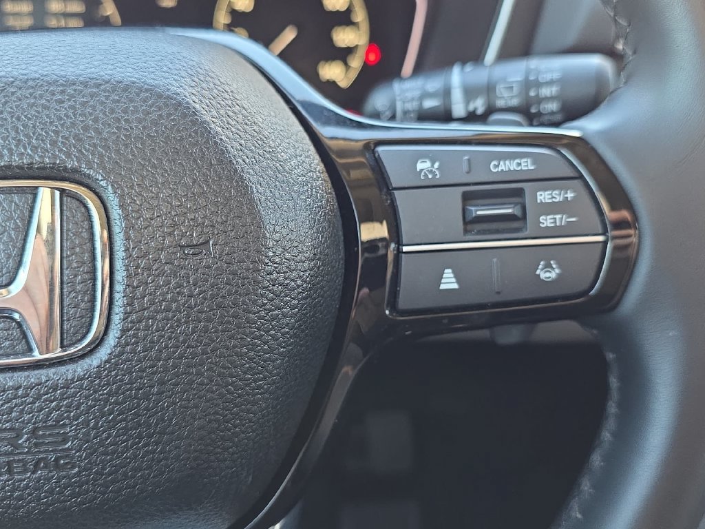 Used 2025 Honda Pilot Touring image 17