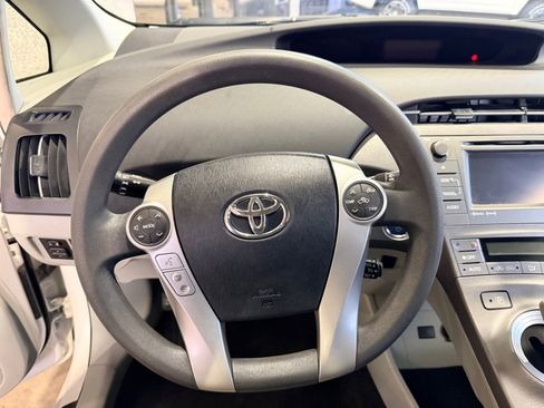 Used 2015 Toyota Prius Three image 9