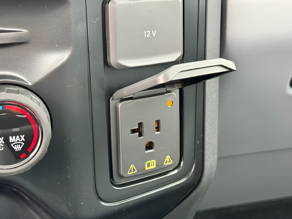 Used 2025 Ford F250 XL RWD image 19