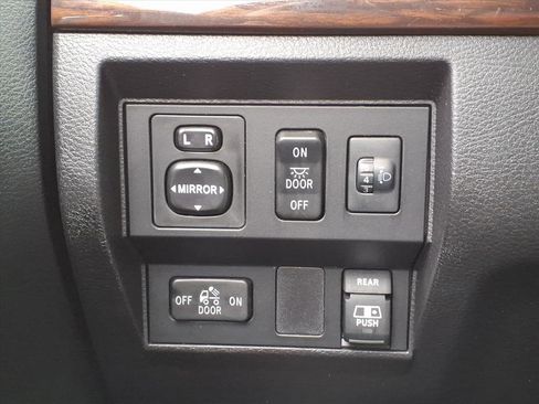 Used 2015 Toyota Tundra Limited w/ Limited Premium Package image 27