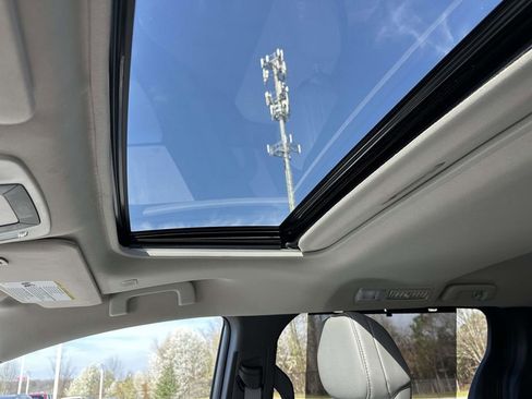 Used 2025 Toyota Sienna XLE image 22
