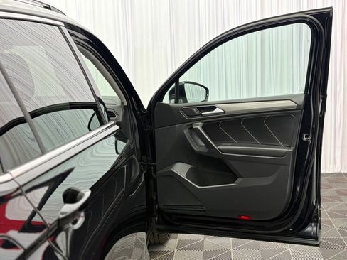 Used 2023 Volkswagen Tiguan SE AWD/4WD image 15