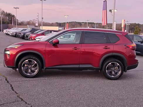 Used 2024 Nissan Rogue SV w/ SV Premium Package image 23