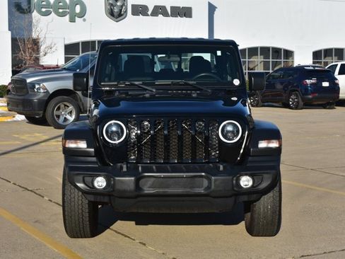 Used 2020 Jeep Gladiator Sport image 2
