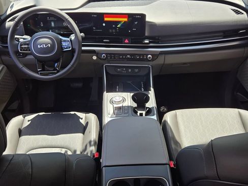 New 2026 Kia Carnival LXS FWD image 9