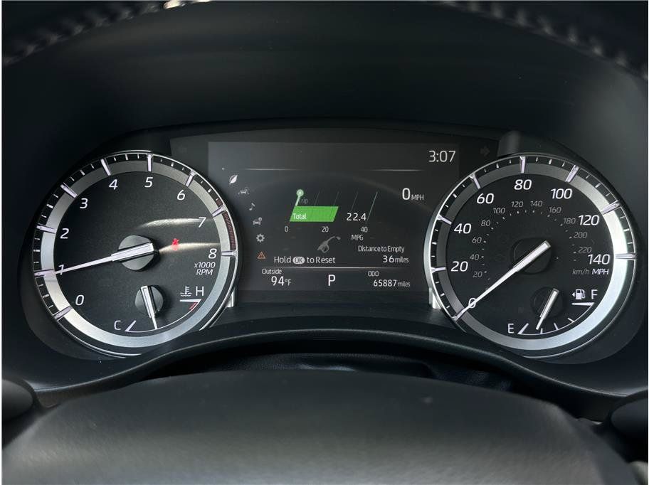 Used 2022 Toyota Highlander XLE AWD/4WD image 22