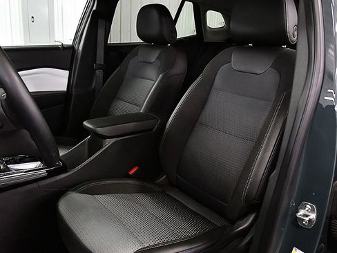 Used 2025 Chevrolet Trax LT w/ Driver Confidence Package image 27