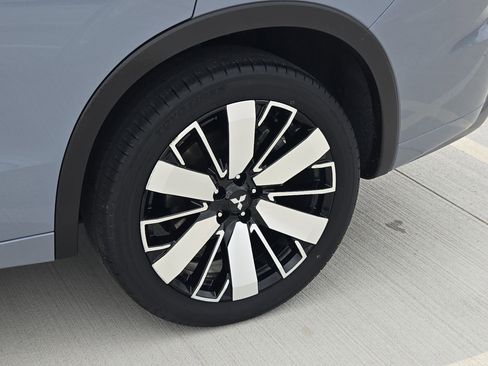 Used 2025 Mitsubishi Outlander SEL image 11