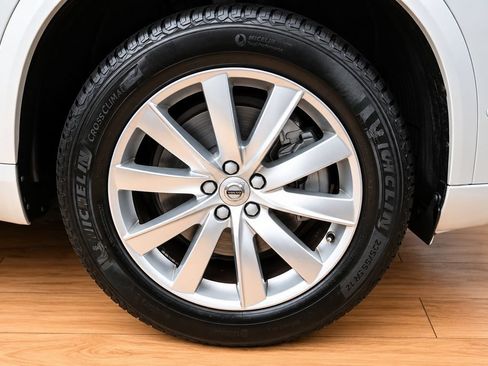 Used 2018 Volvo XC90 T6 Momentum w/ Convenience Package AWD/4WD image 9