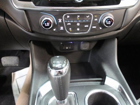 Used 2020 Chevrolet Traverse LT image 19