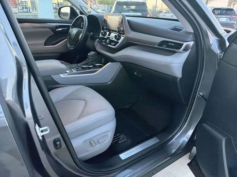 Used 2021 Toyota Highlander Limited image 28