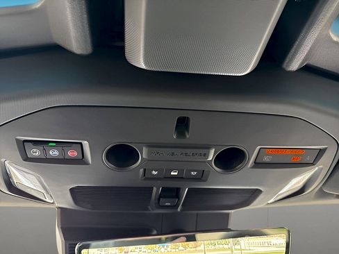 New 2025 GMC Hummer EV 2X AWD/4WD image 32
