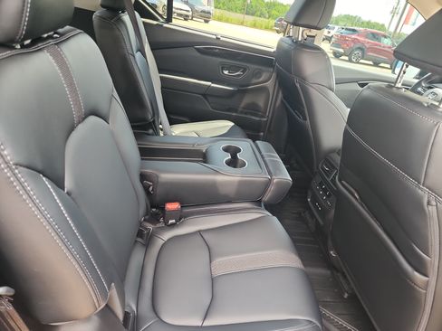 Used 2025 Honda Pilot EX-L image 9