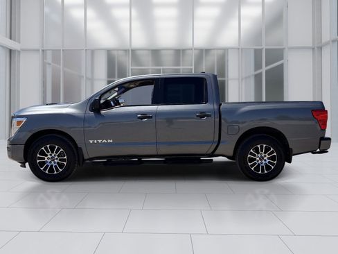 Used 2023 Nissan Titan SV w/ SV Convenience Package RWD image 3