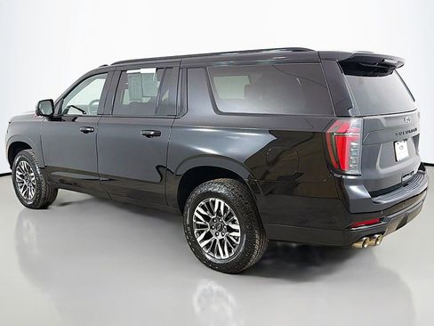 Used 2025 Chevrolet Suburban Z71 AWD/4WD image 11