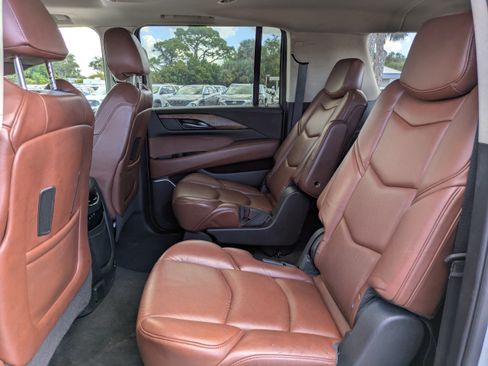Used 2020 Cadillac Escalade ESV Premium Luxury AWD/4WD image 17