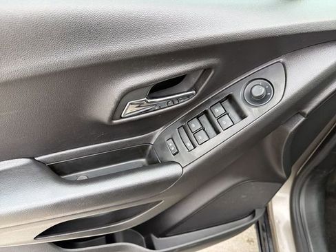 Used 2022 Chevrolet Trax LT w/ Driver Confidence Package AWD/4WD image 15