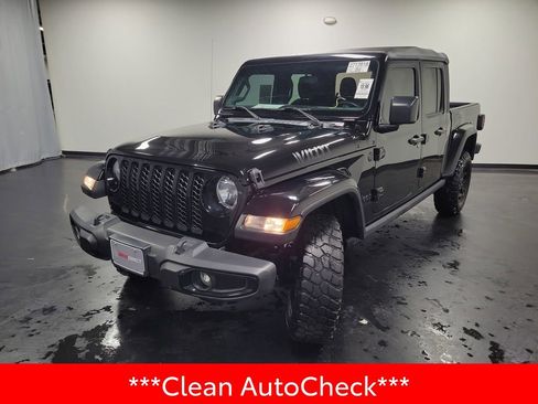 Used 2023 Jeep Gladiator Sport image 4