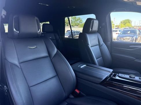 Certified 2024 Cadillac Escalade Luxury AWD/4WD image 50