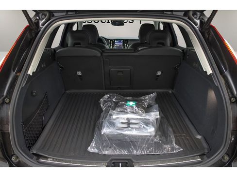 Certified 2025 Volvo XC60 B5 Ultra AWD/4WD image 38
