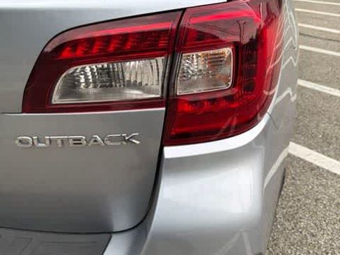 Used 2018 Subaru Outback 2.5i Limited AWD/4WD image 6