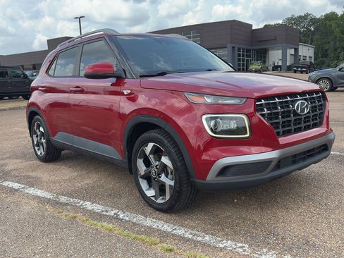 Used 2022 Hyundai Venue Limited FWD image 1