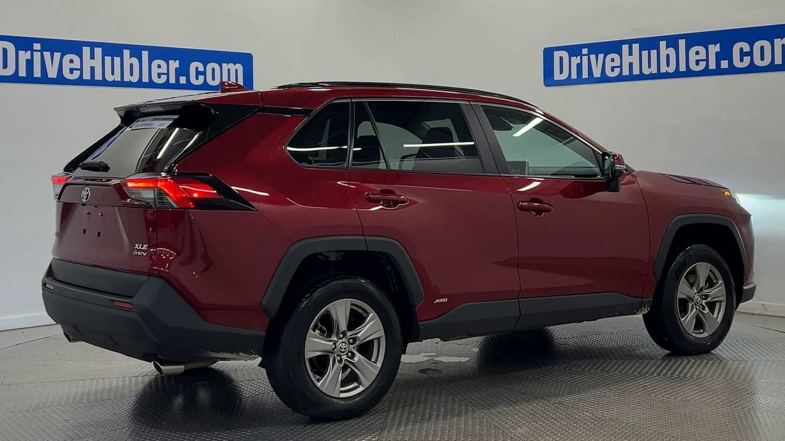 Used 2025 Toyota RAV4 XLE AWD/4WD image 8