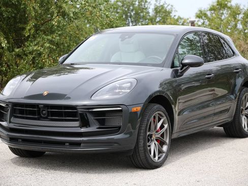 Certified 2025 Porsche Macan GTS AWD/4WD image 37