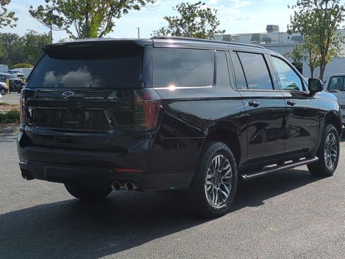 Used 2025 Chevrolet Suburban Z71 AWD/4WD image 10