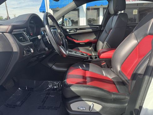 Used 2018 Porsche Macan Sport Edition AWD/4WD image 9