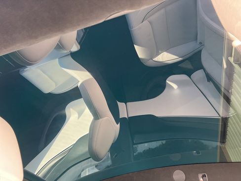 Used 2022 Tesla Model S Plaid image 25