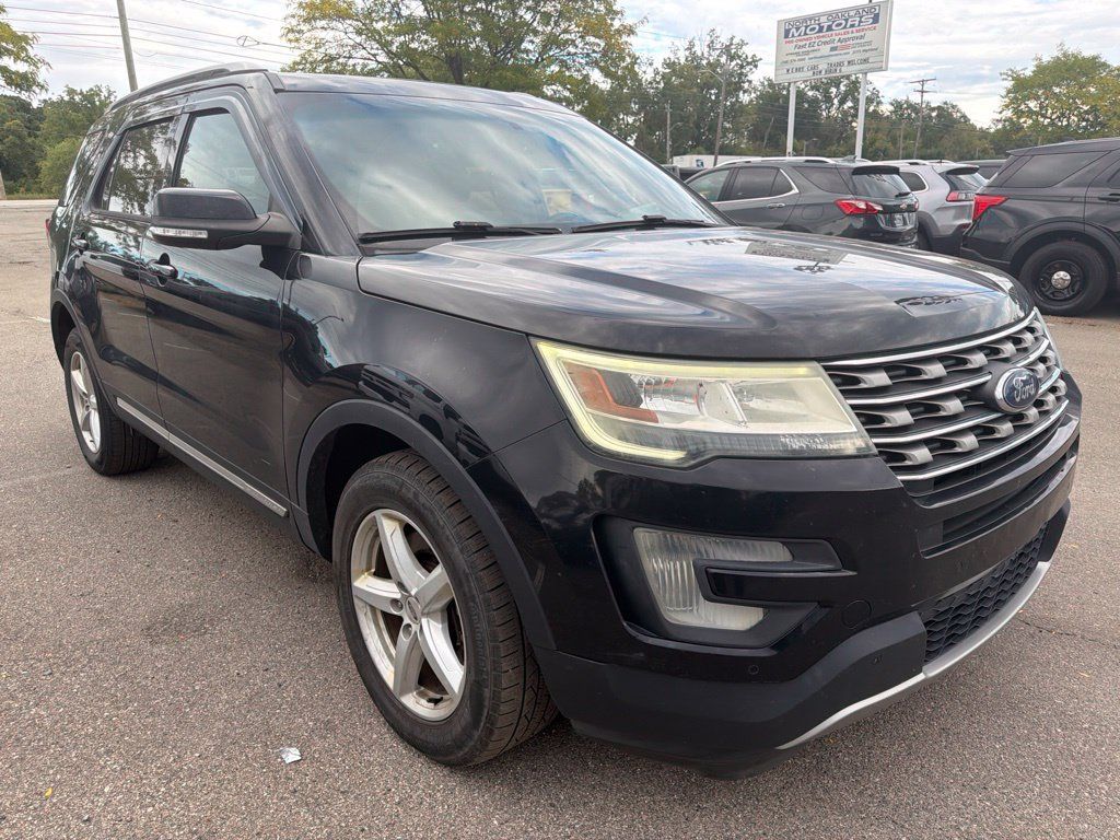 Used 2016 Ford Explorer XLT w/ Equipment Group 202A AWD/4WD image 3