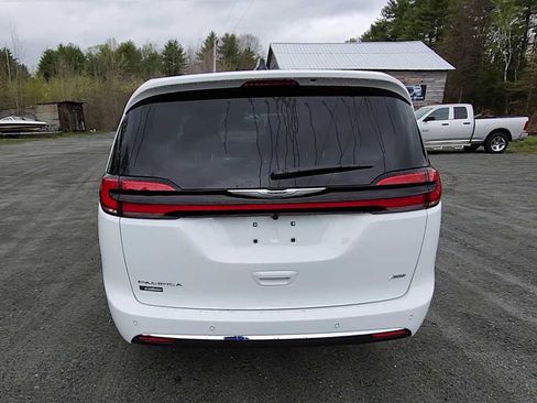 New 2026 Chrysler Pacifica Select AWD/4WD image 7