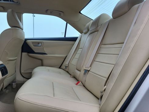 Used 2015 Toyota Camry XLE w/ Moonroof Package image 7