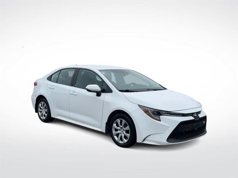 Used 2020 Toyota Corolla LE image 3
