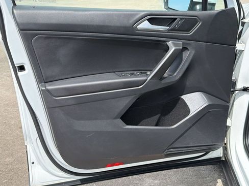 Used 2021 Volkswagen Tiguan SE FWD image 22