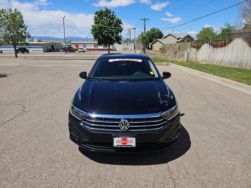 Used 2019 Volkswagen Jetta SEL w/ Cold Weather Package FWD image 5