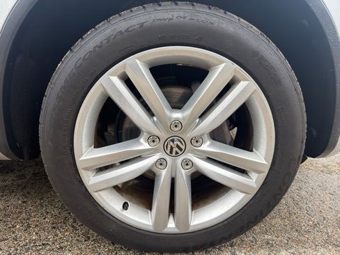 Used 2014 Volkswagen Touareg VR6 image 8